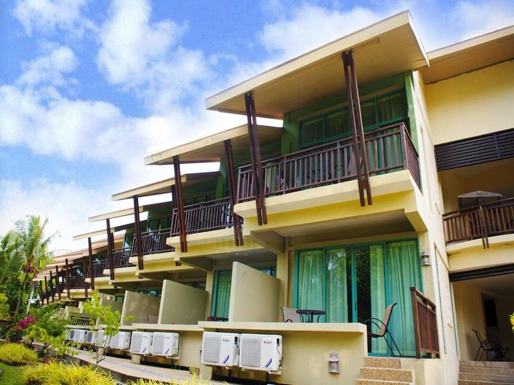 Beringgis Beach Resort & Spa Papar Exterior photo